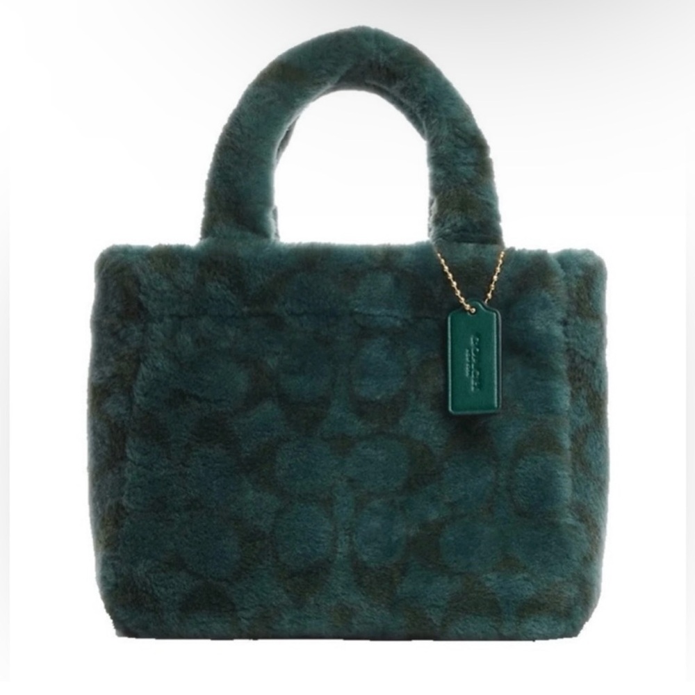 💚💚COACH Tote 22 In Signature Shearling💚💚